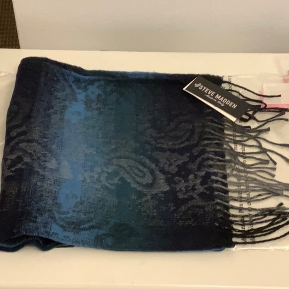 - Steve Madden made in Italy Blue scarf.